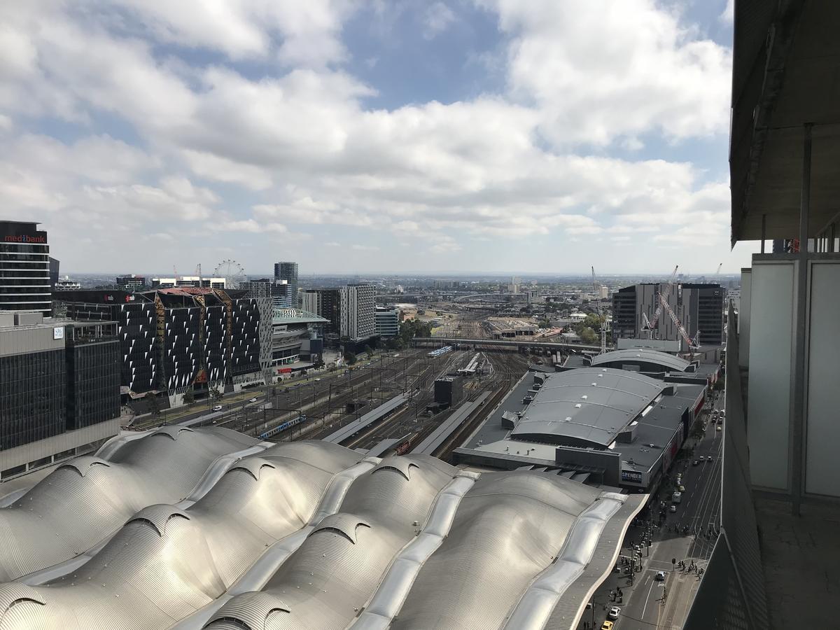 Readyset Apartments At Liberty Melbourne Exterior photo